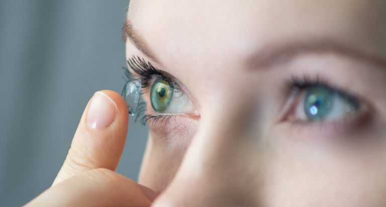 How to Insert and Remove Contact Lenses Safely and Easily - Get Contact ...